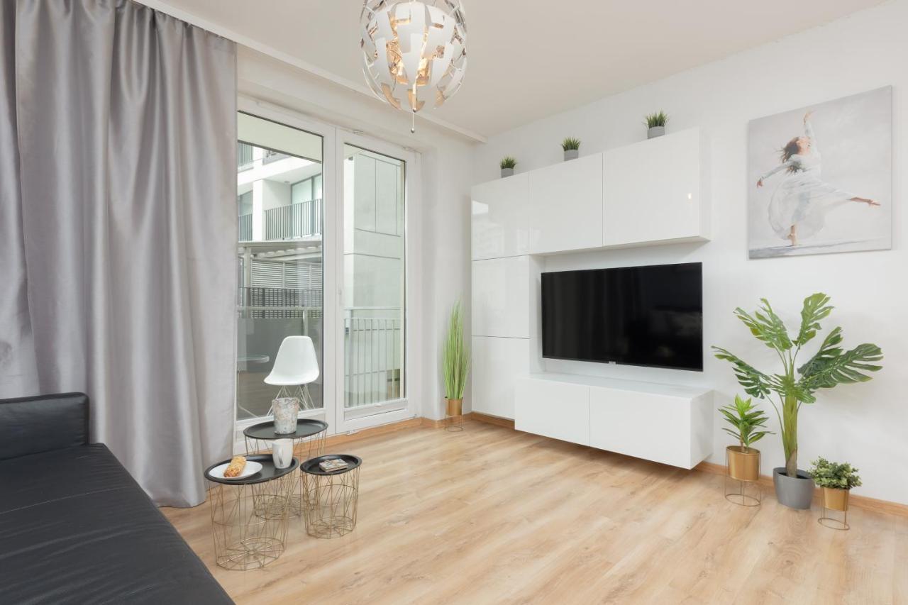 Wawrzyszewska By Renters Apartment *