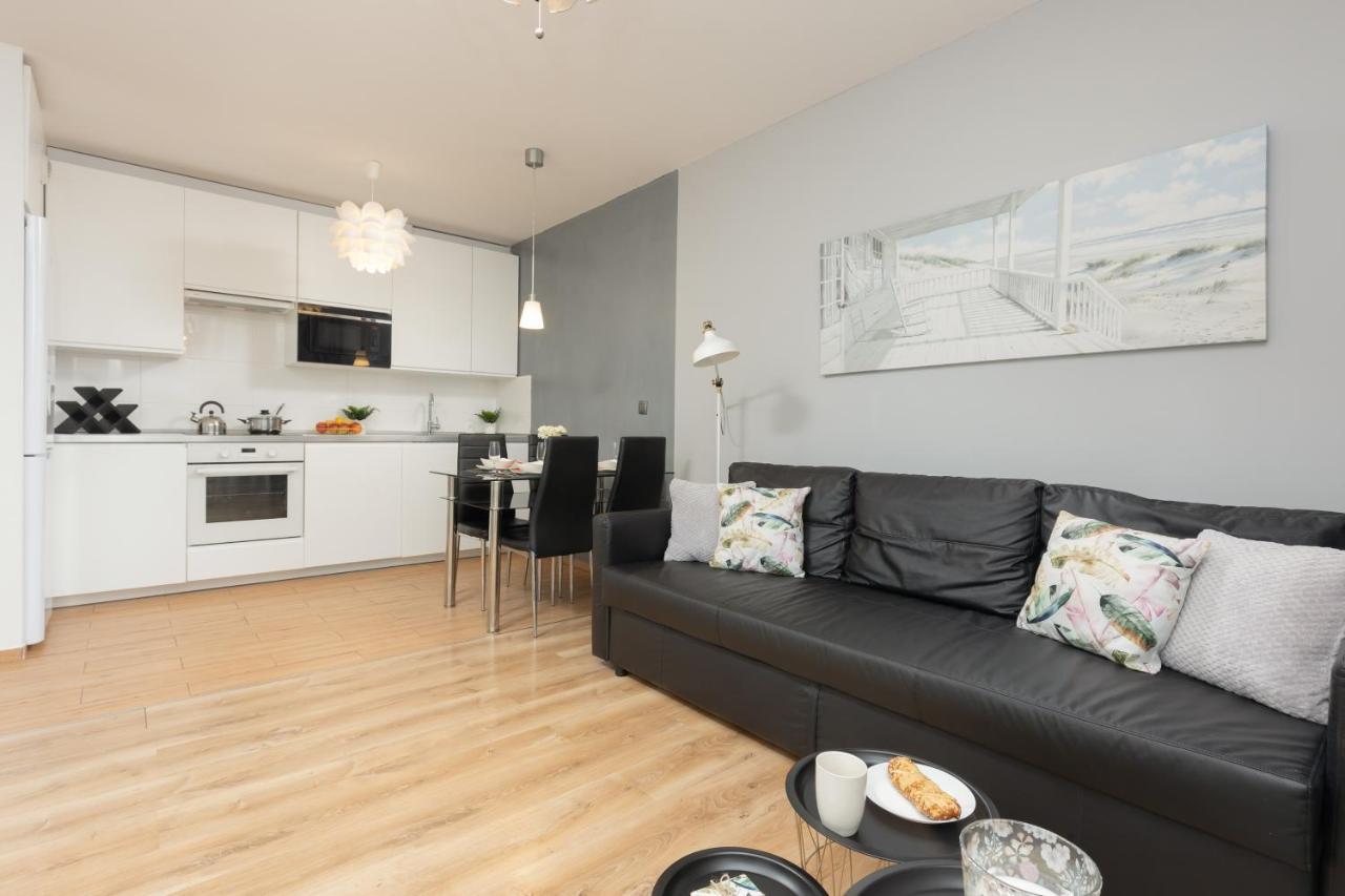 Wawrzyszewska By Renters Apartment