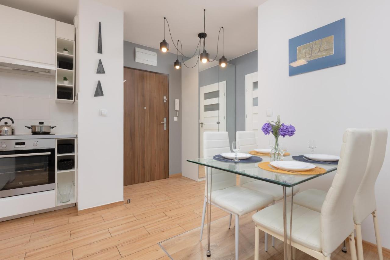 Wawrzyszewska By Renters Apartment